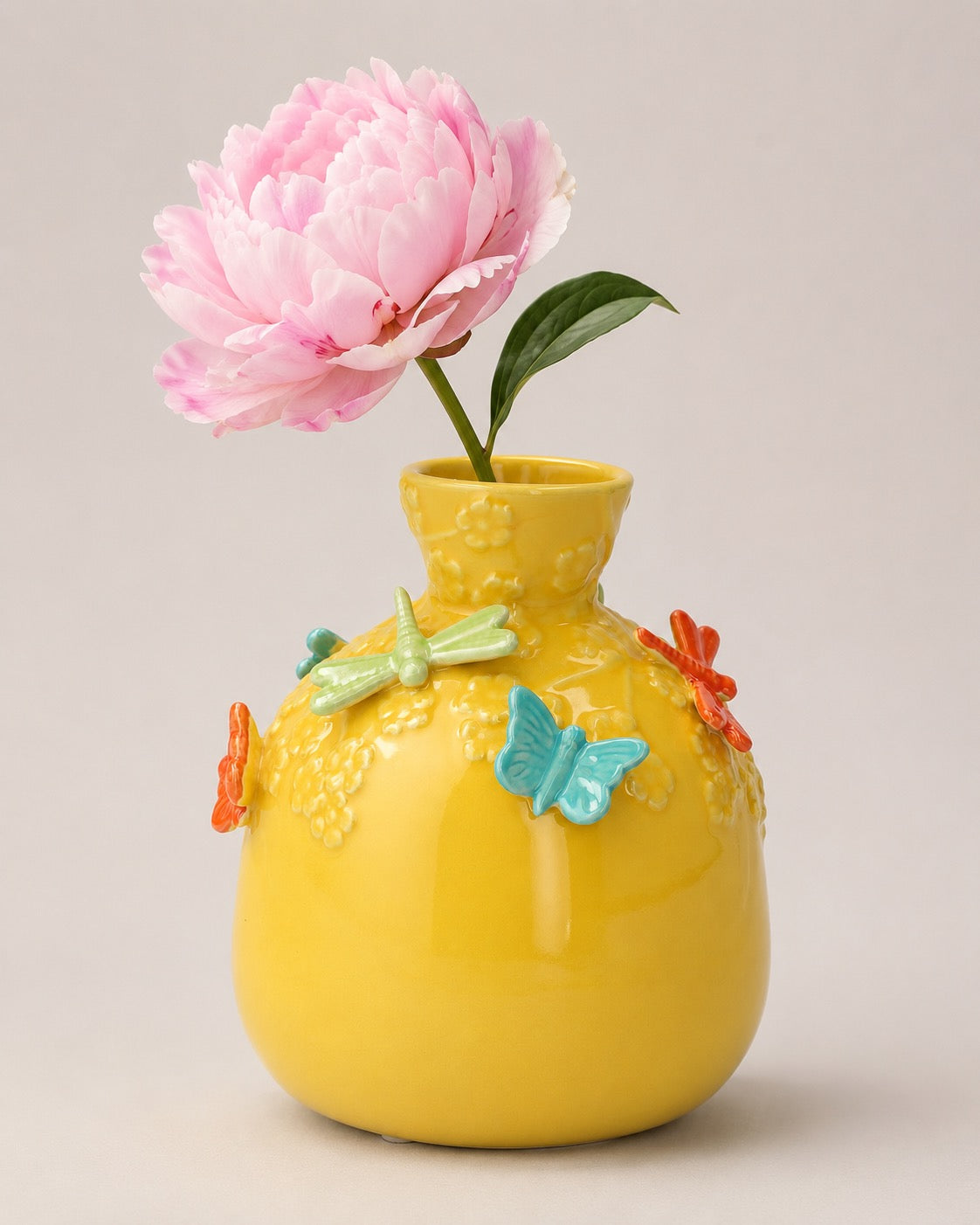 Wazon ceramiczny z motywem motyli żółty, 19 cm